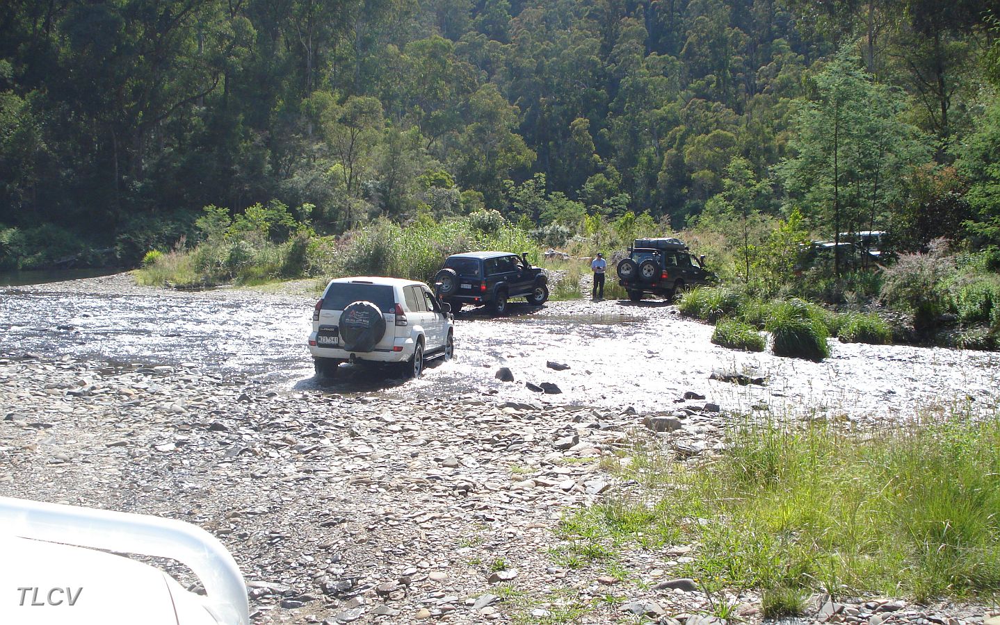 01-Convoy crosses the Thomson River.JPG